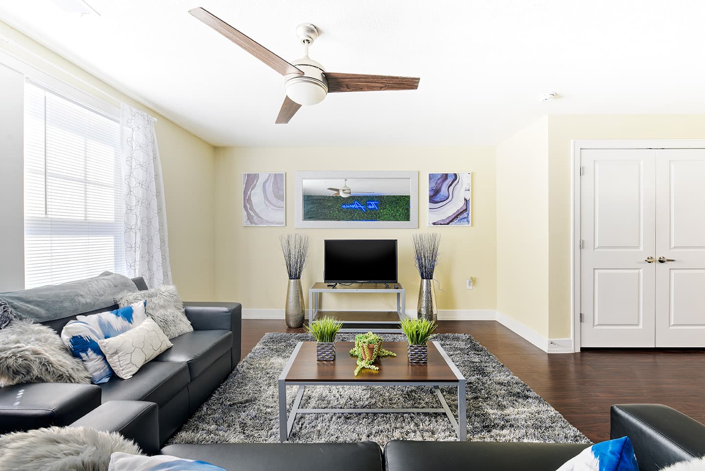 Model-Living-Room-4