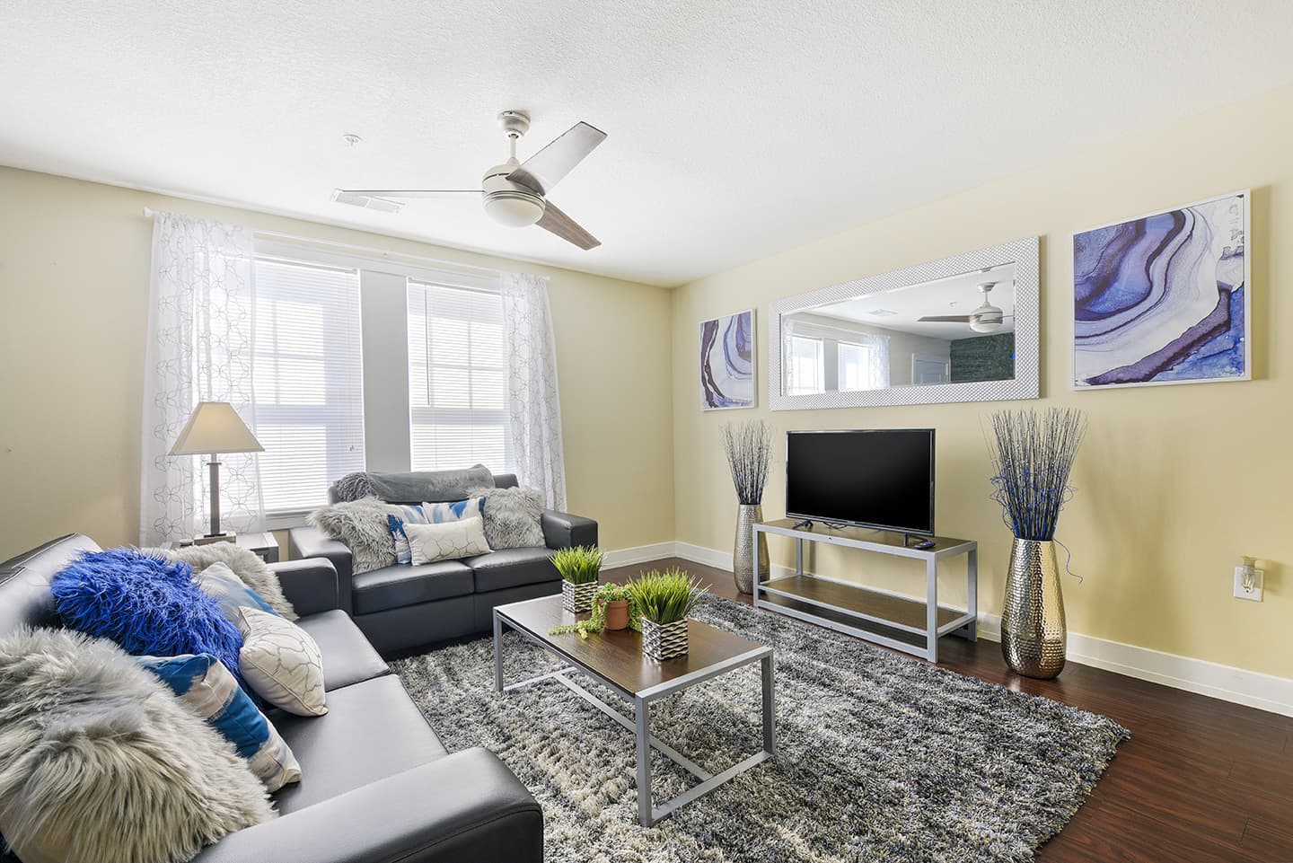 Model-Living-Room-7